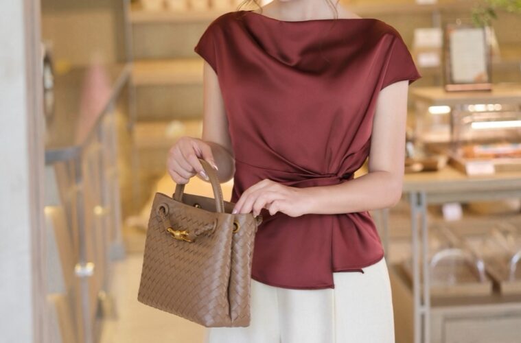 Rene Blouse: nét ren mềm trong tủ đồ mùa hè