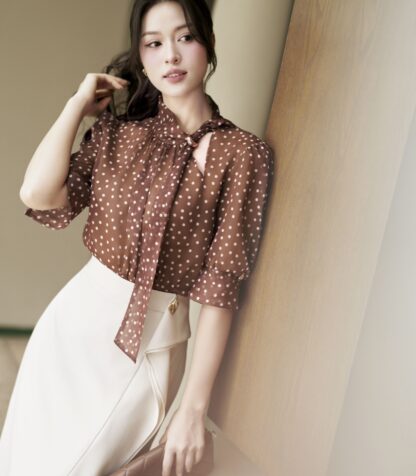 Những chi tiết nhỏ làm nên phom dáng Kate