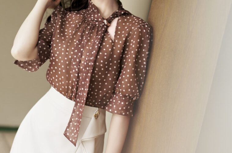 Những chi tiết nhỏ làm nên phom dáng Kate