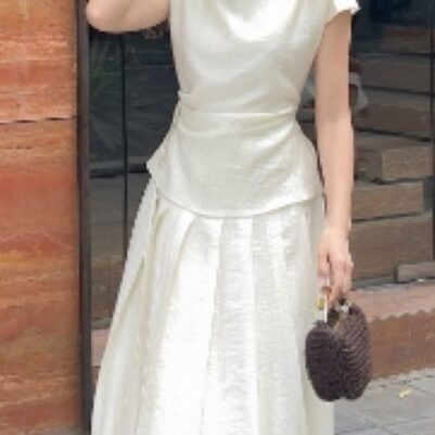 Suly Dress: vẻ trang nhã của một chiếc đầm sáng màu