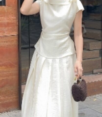Suly Dress: vẻ trang nhã của một chiếc đầm sáng màu