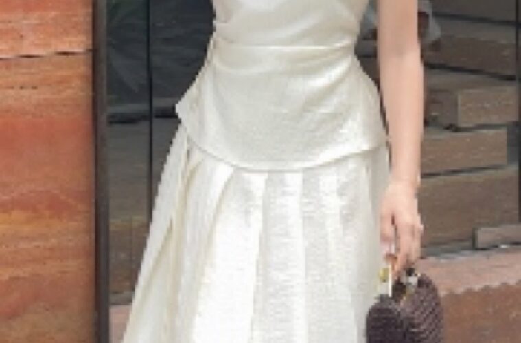 Suly Dress: vẻ trang nhã của một chiếc đầm sáng màu